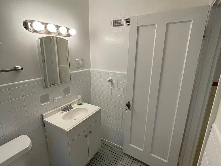 877 Ludlow Ave #5 — Photo 18