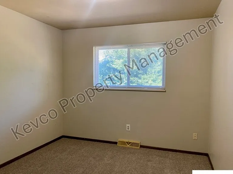 2805 Redwing Rd — Photo 10
