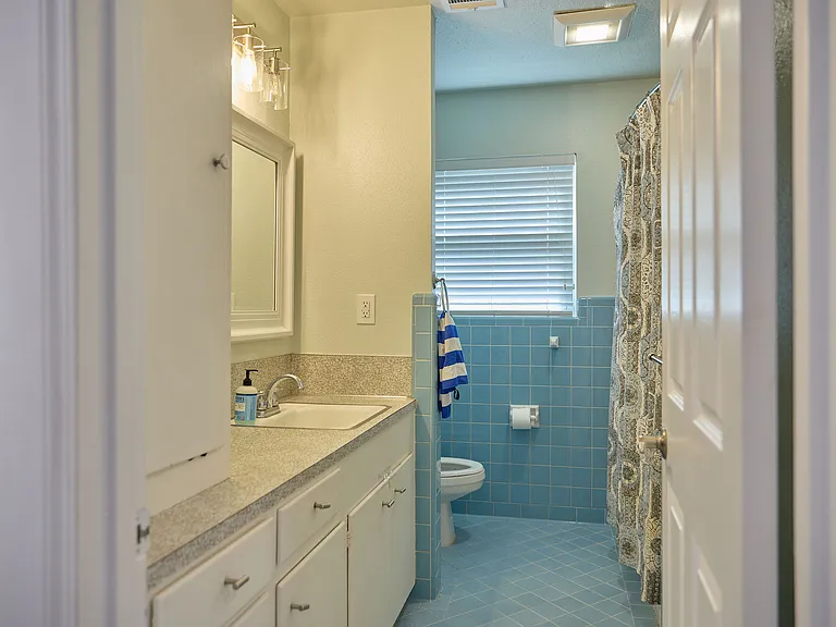 10211 Hazelhurst Dr — Photo 18