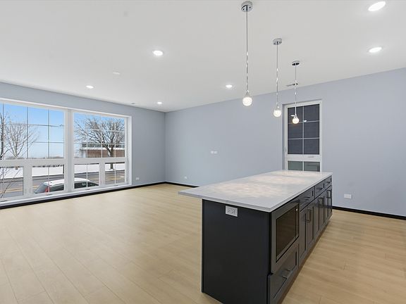 4th image of 5830 N Lincoln Ave #1E