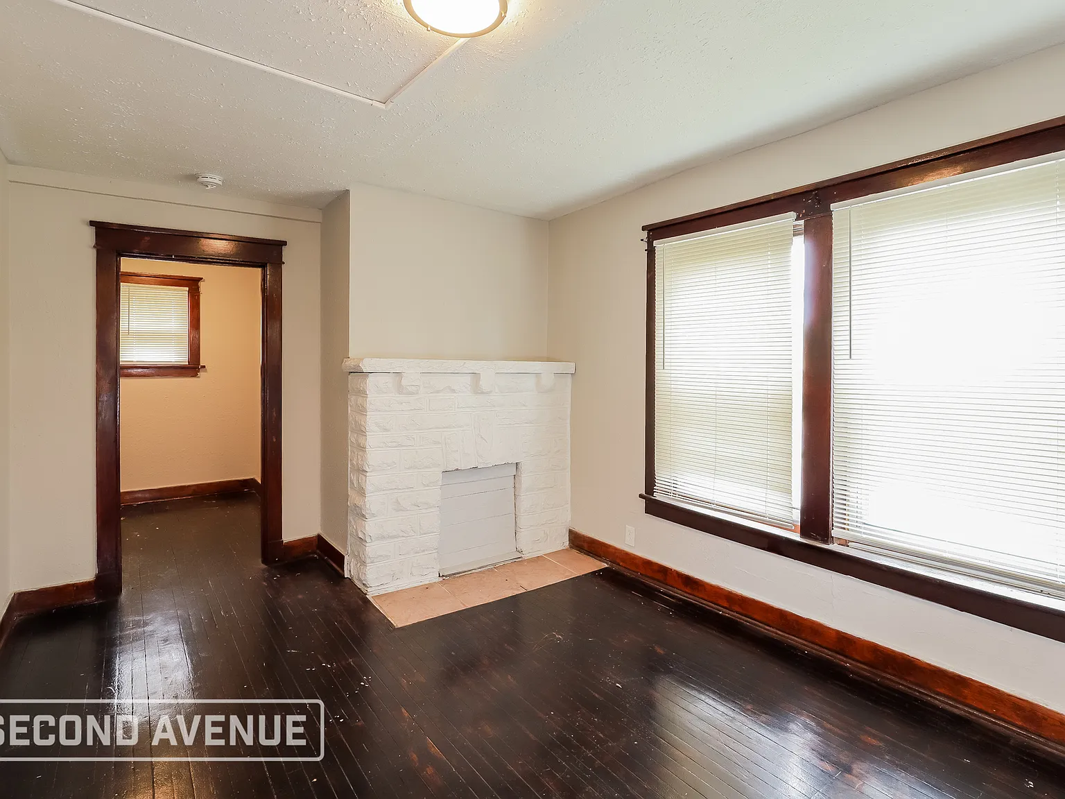 3 bed, 1.5 bath, 1276 sqft, $1,039 — Photo 3