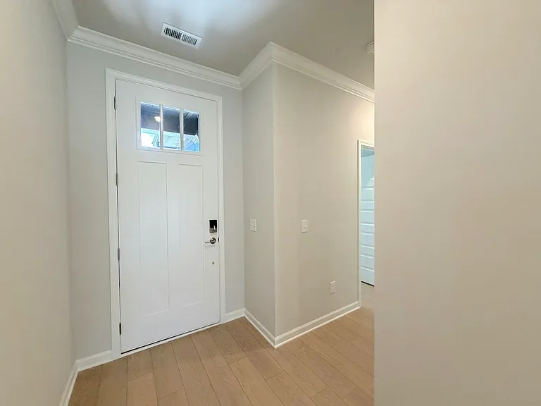 121 Clift Creek Dr — Photo 2