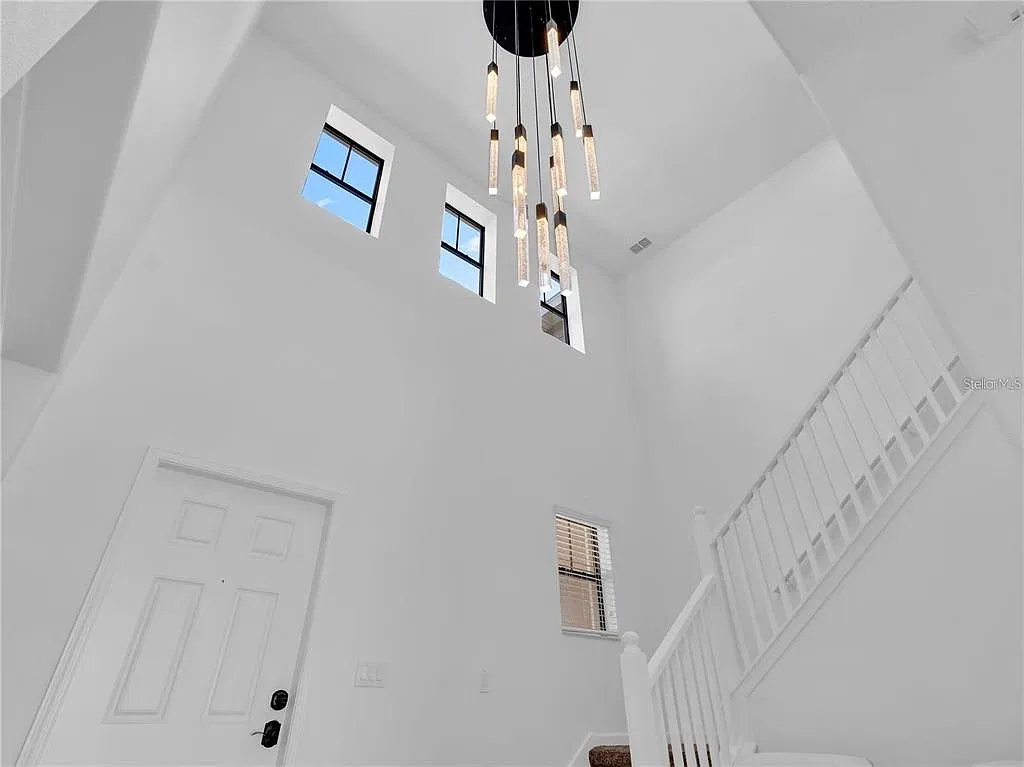 4 bed, 2.5 bath, 3796 sqft, $3,200 — Photo 3