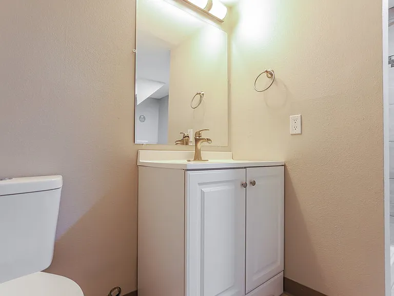 19690 E Bates Dr — Photo 14