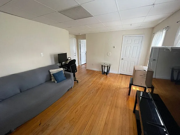 18 Cedar St — Photo 6