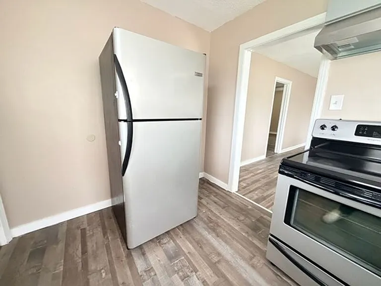 1600 Holbrook Ave — Photo 3