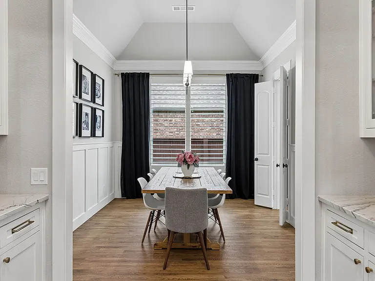 1004 Truman Rd — Photo 10