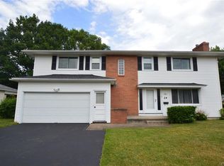 24 Creekside Dr, Rochester, NY 14622
