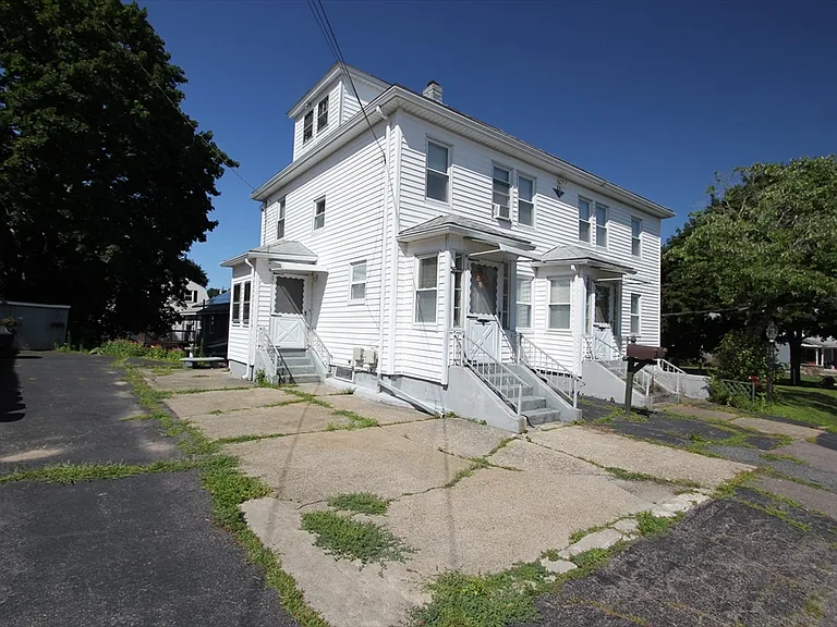 23 Saxon St #23 — Photo 2