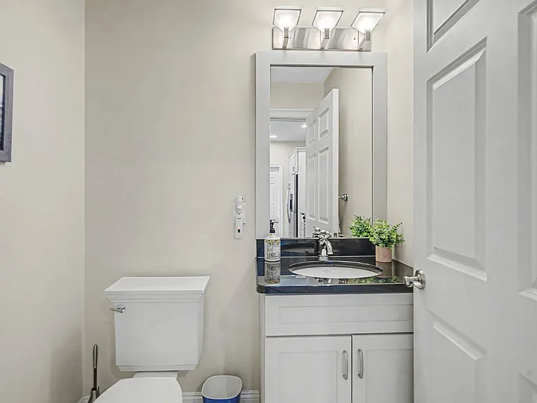 87 Railroad Pl #203 — Photo 12