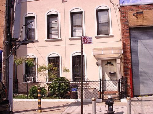 1st image of 3912 Crescent St