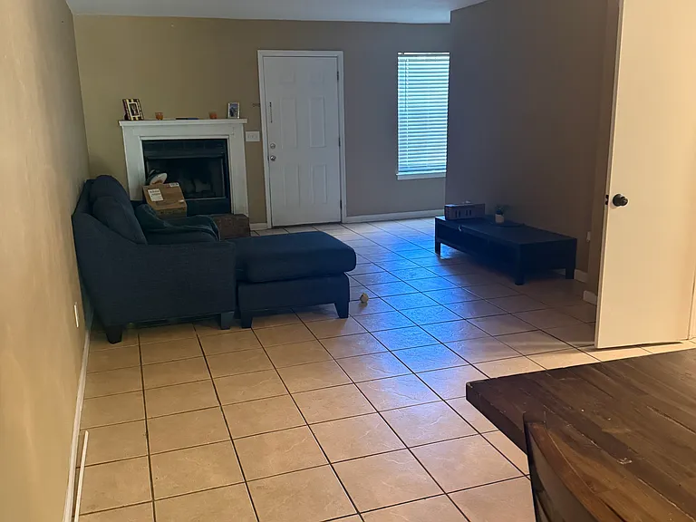 538 Claremont Ct — Photo 5