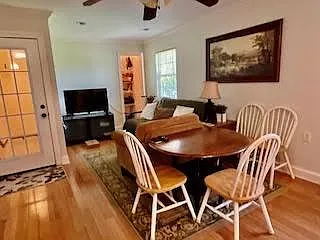 3 bed, 2.0 bath, 1000 sqft, $2,500 — Photo 2