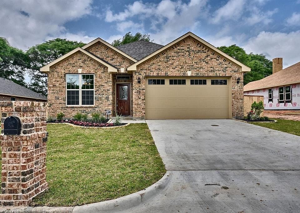 1st image of 42 Briarwood Ln