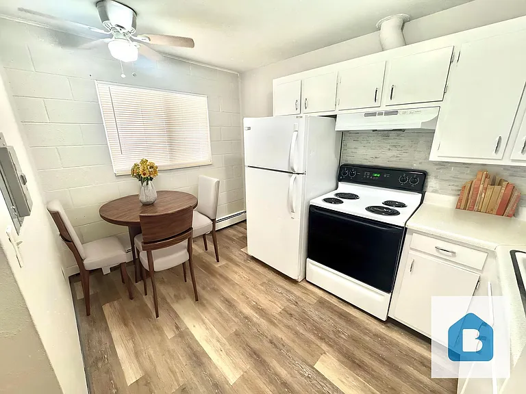 Parklane Apartments — Photo 5