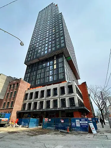 100 Queen St W #903 Photo 1