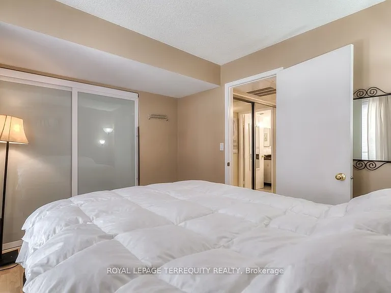 106 Redpath Ave #18 — Photo 15