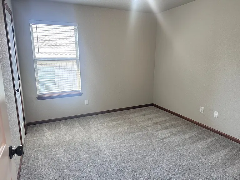 108 SE Rose Garden Ln — Photo 11