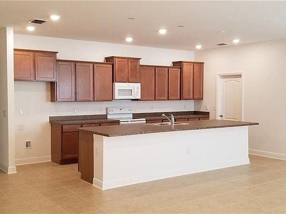 3rd image of 10 Douglas Ct S