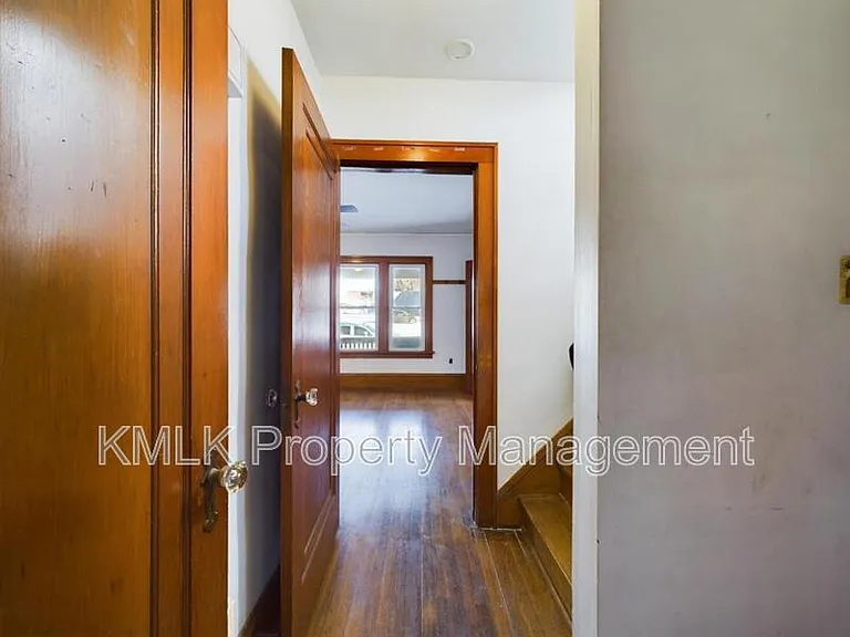 524 Allyn St — Photo 25