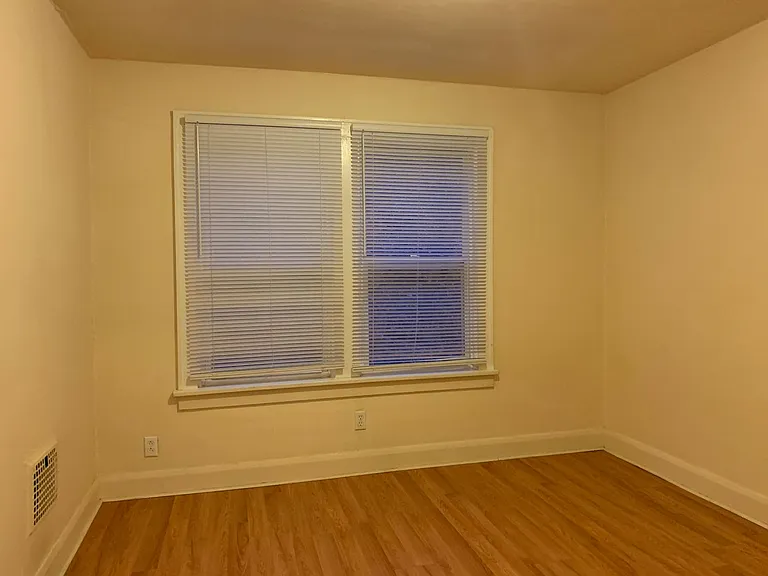 Beautiful One Bedroom in Swissvale!! — Photo 23