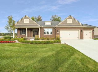 525 Tullamore Cir #V2M4T8, Oxford, MI 48371