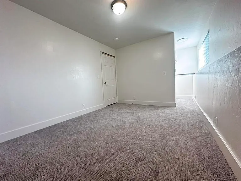 327 N 270 W — Photo 16