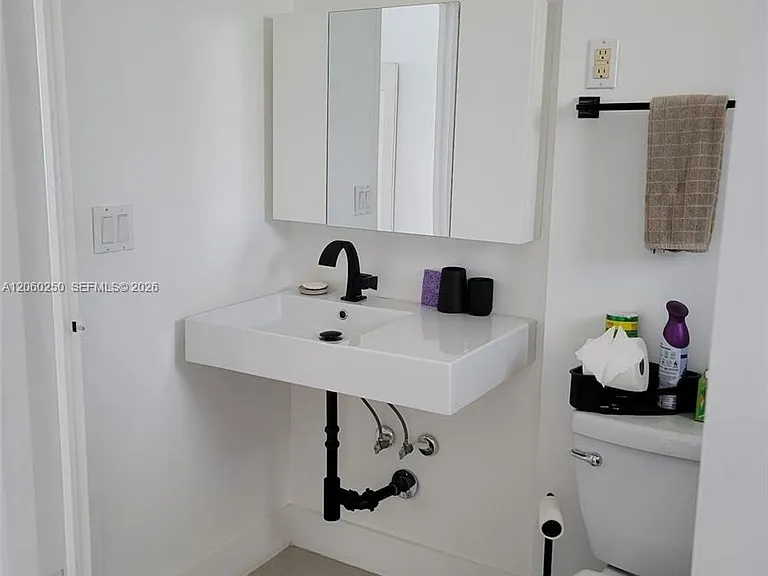 220 Kings Point Dr #606 — Photo 14