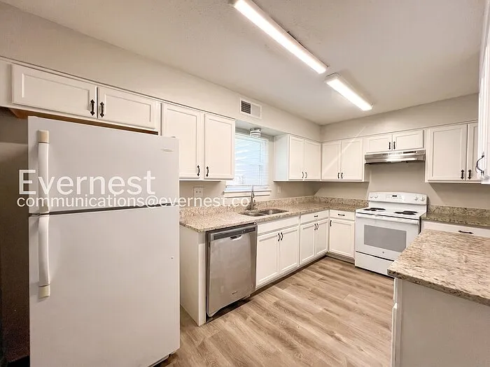 3743 Oak Lake Ln — Photo 3