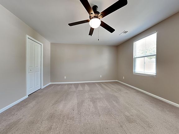 5th image of 122 Portchester Ln