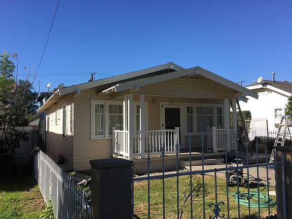 3rd image of 7737 Comstock Ave