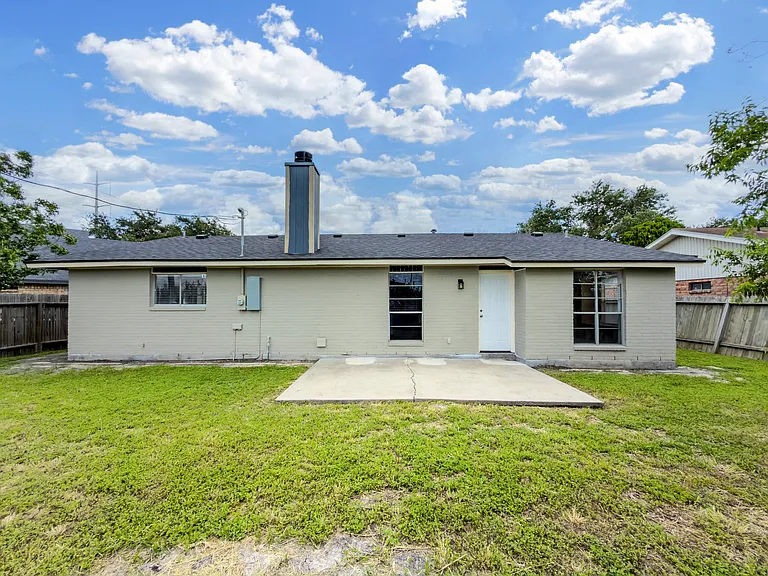 5705 Crest Pebble Dr — Photo 17