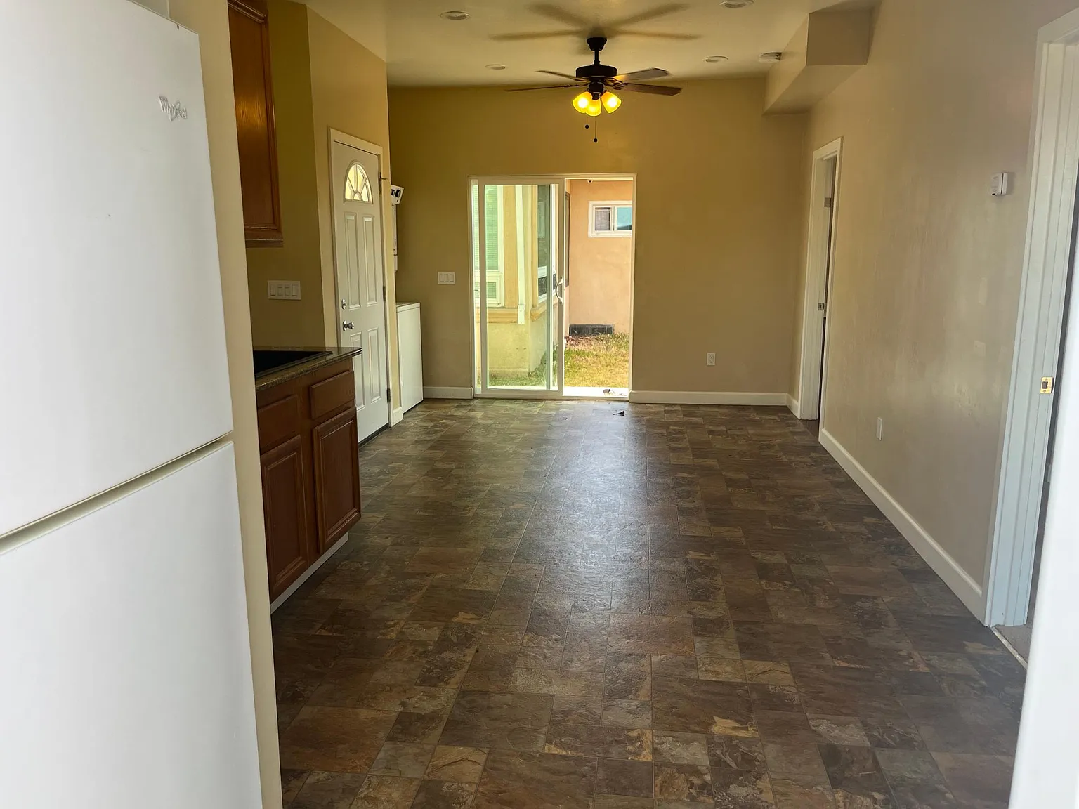 4 bed, 1200 sqft, $5,600 — Photo 4