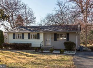 9733 Saint Andrews Dr, Fairfax, VA 22030