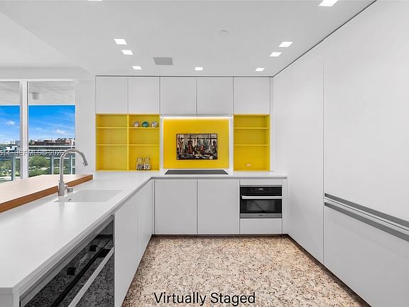 2nd image of 10 Venetian Way APT 904