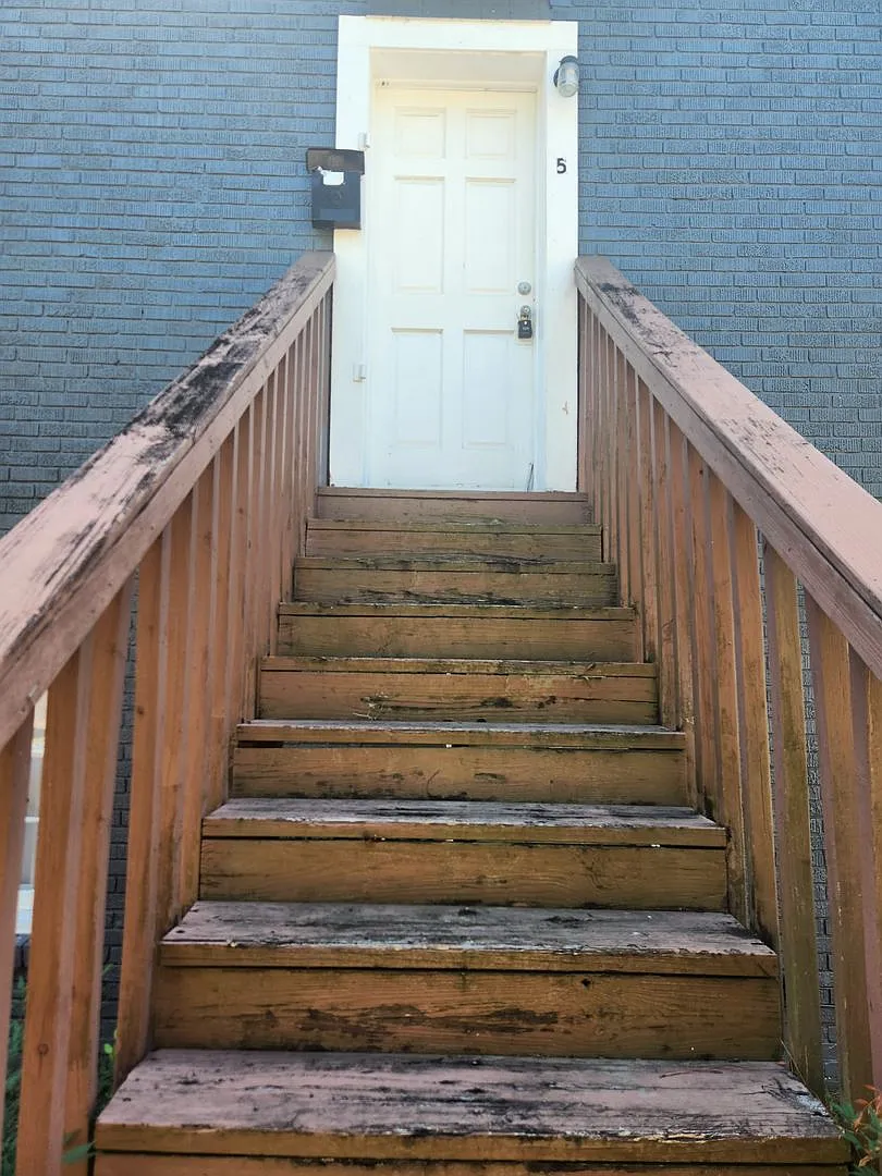 917 Oakview Ave — Photo 3