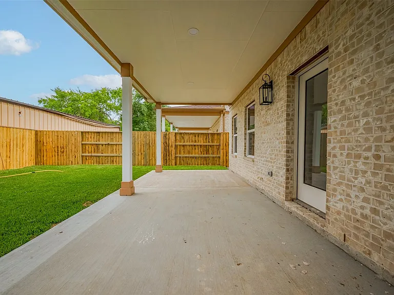 2206 Hoskins Dr — Photo 8