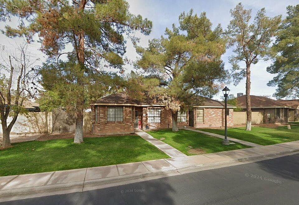1st image of 960 E Park Ave