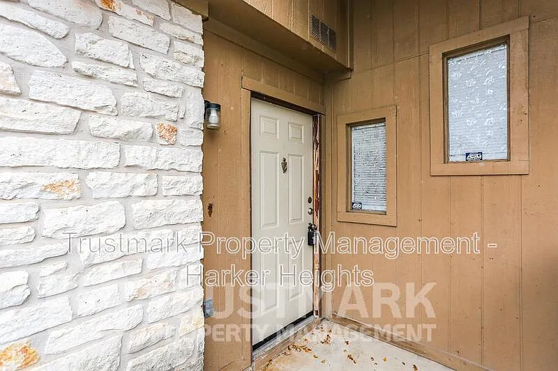 2 bed, 1.5 bath, 1140 sqft, $999 — Photo 2