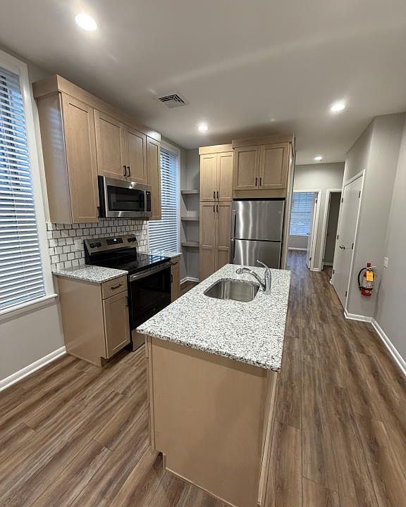 1st image of 47 Bridge St #4