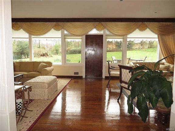 4th image of 25 Platt Pl