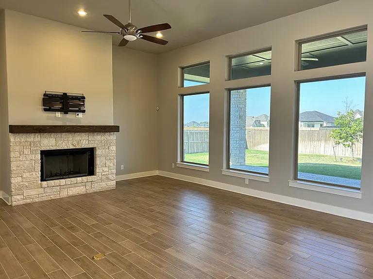6426 Clayton Ct — Photo 11
