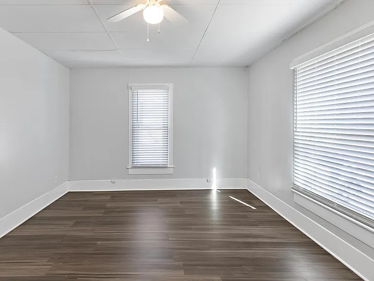 20 E 10th Ave #B — Photo 2