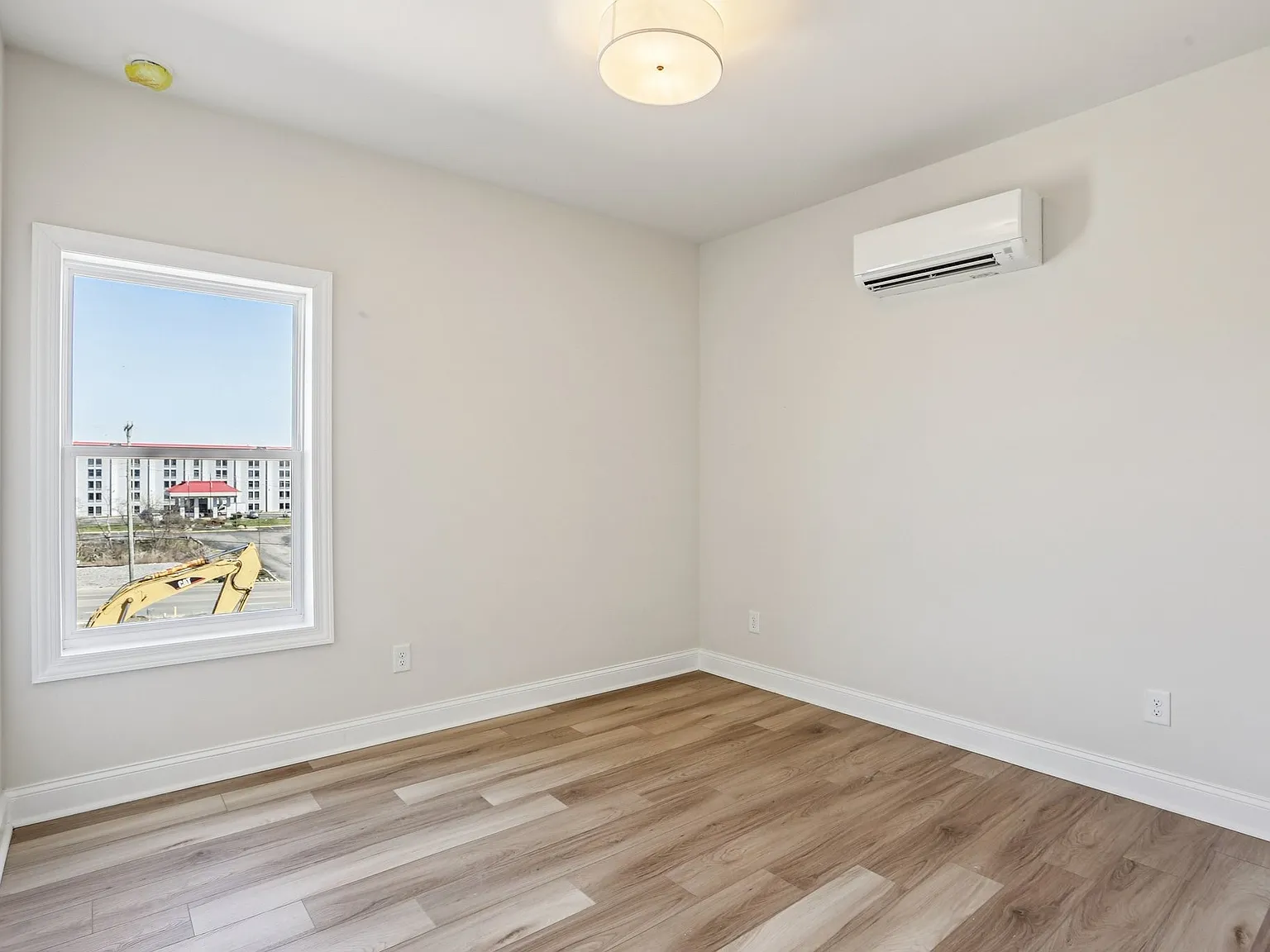3 bed, 2.5 bath, 2065 sqft, $2,850 — Photo 3