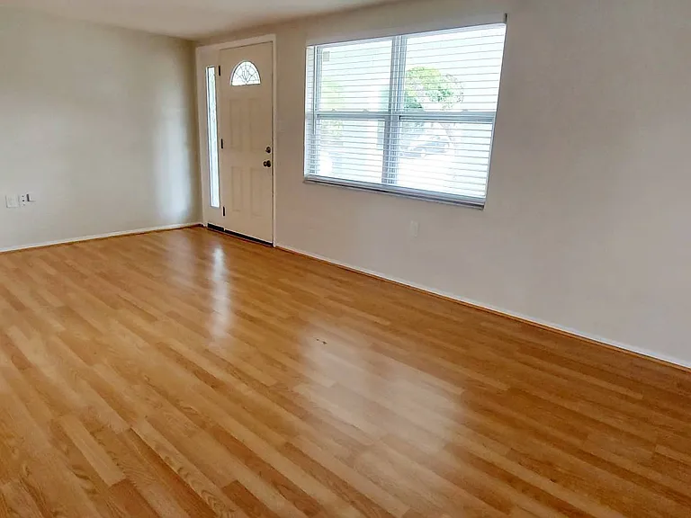 9031 Chantilly Ln — Photo 5