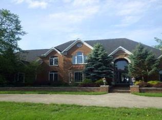 6885 Farmcrest Cir NW, North Canton, OH 44720