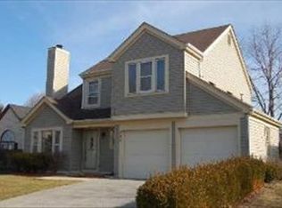 205 Jefferson Ln, Streamwood, IL