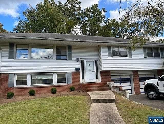 1st image of 813 Columbus Dr