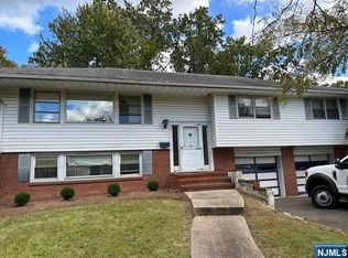 813 Columbus Dr, Teaneck, NJ 07666