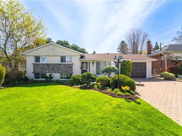 3 Donata Dr, Mississauga, ON L5M 1T2
